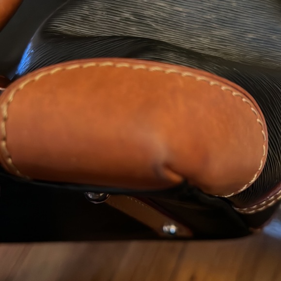 Dooney and Bourke Black Satchel - Good Used Condition 🌺 - Picture 12 of 16